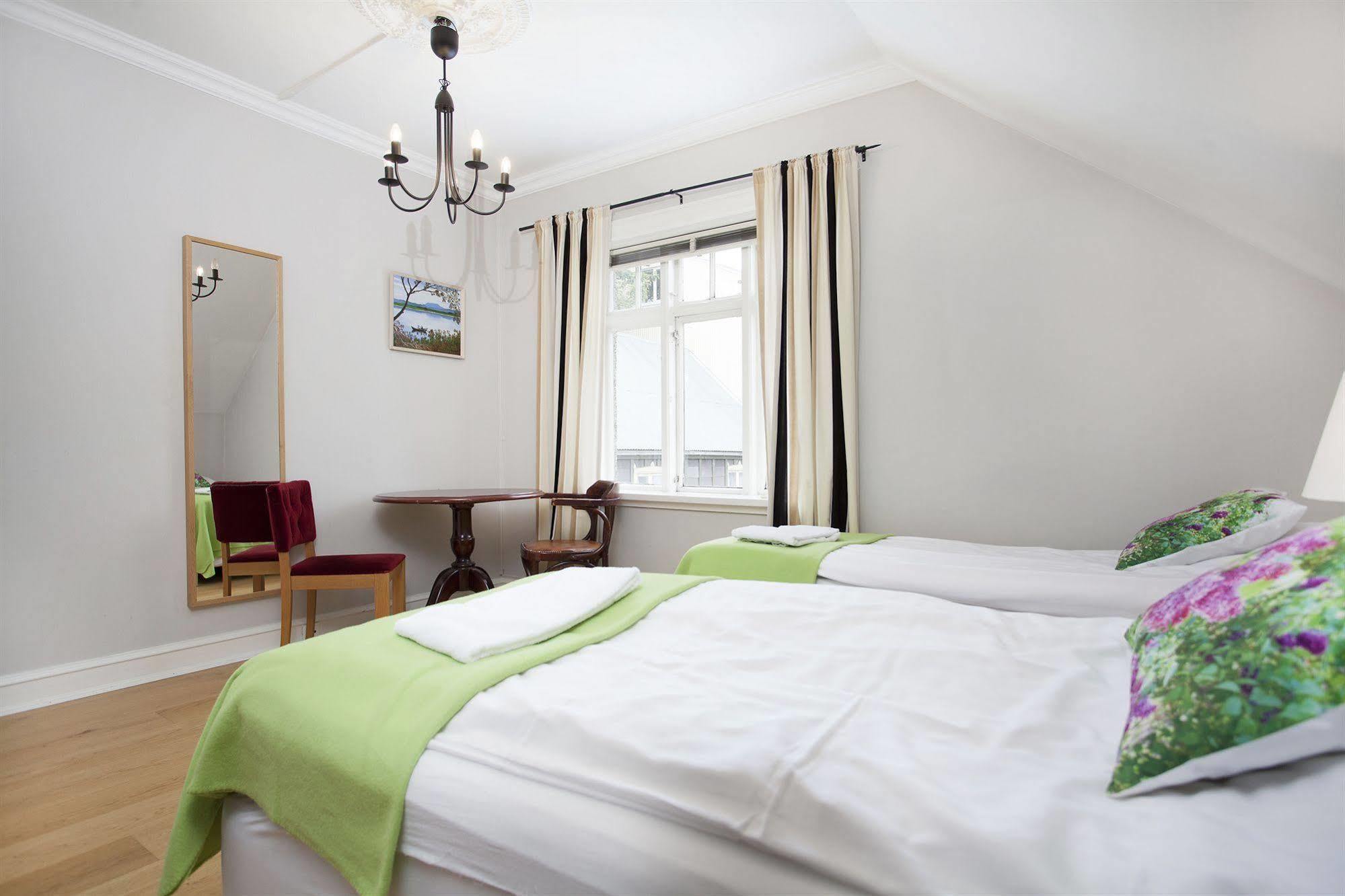 Skolabru Guesthouse เรคยาวิก ภายนอก รูปภาพ