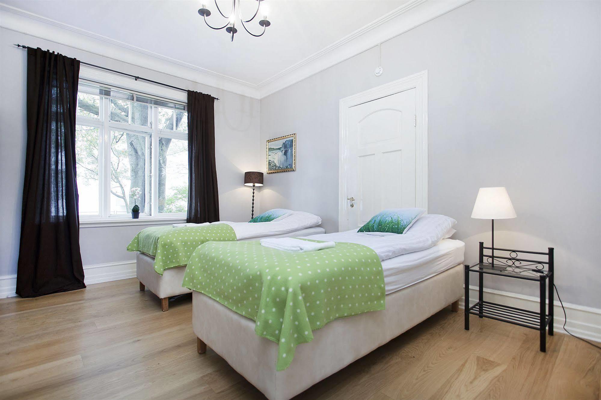Skolabru Guesthouse เรคยาวิก ภายนอก รูปภาพ