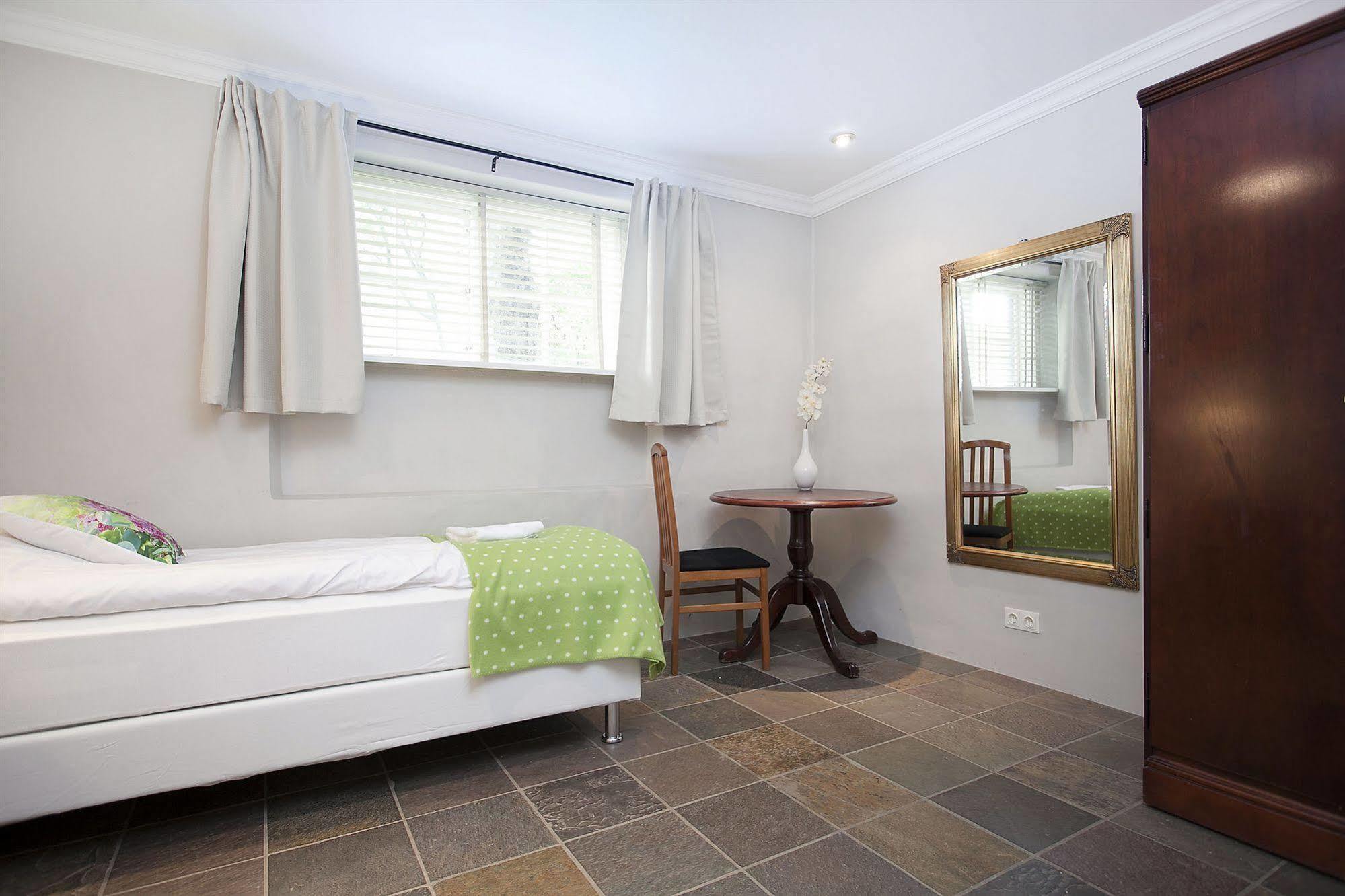 Skolabru Guesthouse เรคยาวิก ภายนอก รูปภาพ